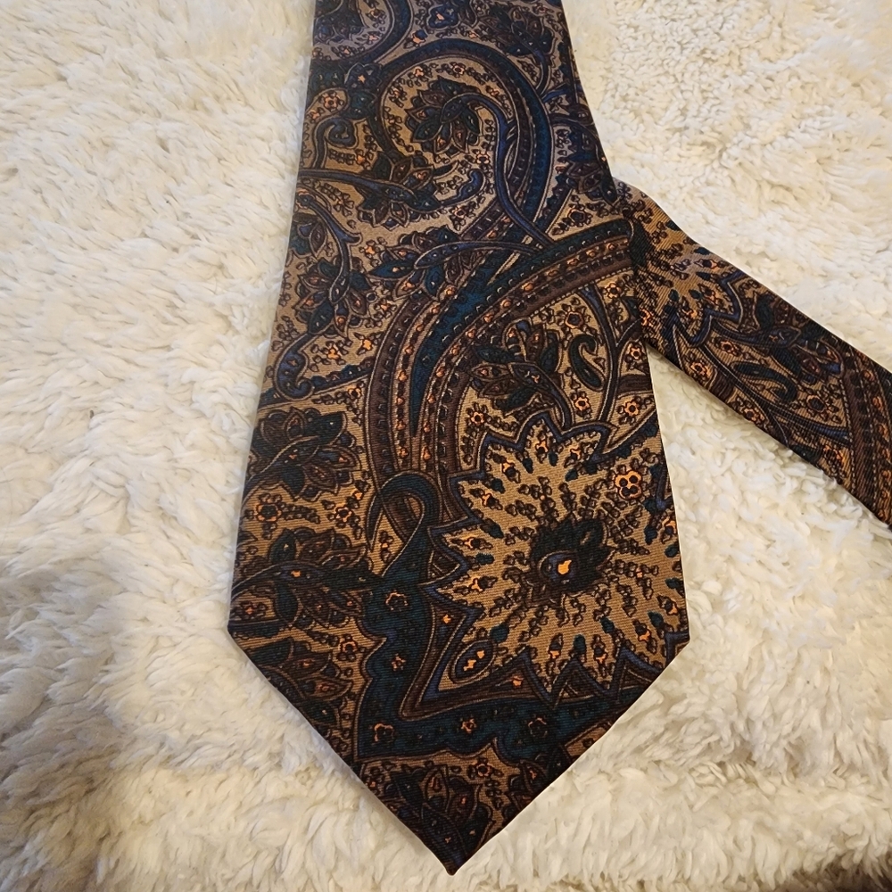 Valentino Giovanni Silk Tie with Paisley Pattern